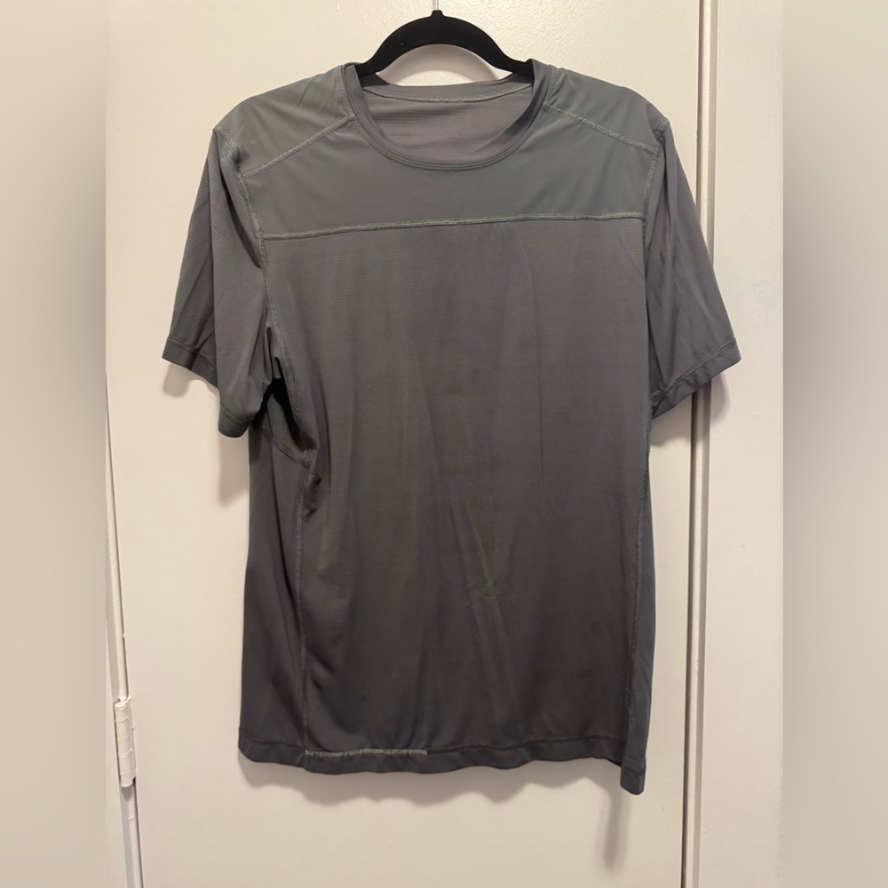 Lululemon Men's Small Metal Vent Tech Gray Athletic Shirt